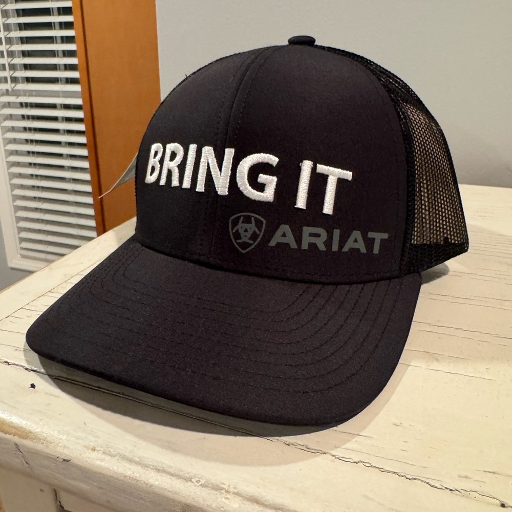 NWT / Ariat Black 'Bring It' Trucker Hat